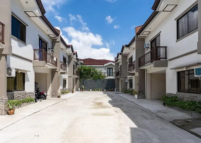 Holiday home 3br Furnished House Near Cebu It Park With Parking, Fast Wifi, Netflix And *
