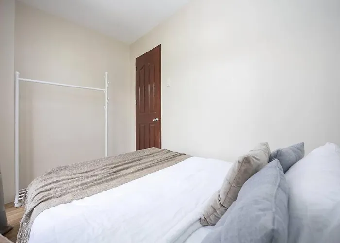 Holiday home 3br Furnished House Near Cebu It Park With Parking, Fast Wifi, Netflix And
