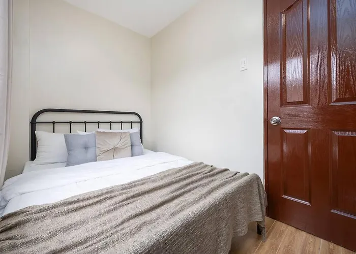 Holiday home 3br Furnished House Near Cebu It Park With Parking, Fast Wifi, Netflix And *