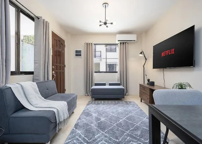 Holiday home 3br Furnished House Near Cebu It Park With Parking, Fast Wifi, Netflix And